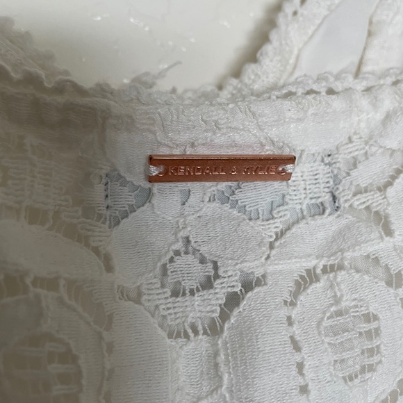 Lace Kendall and Kylie dress - Picture 11 of 12